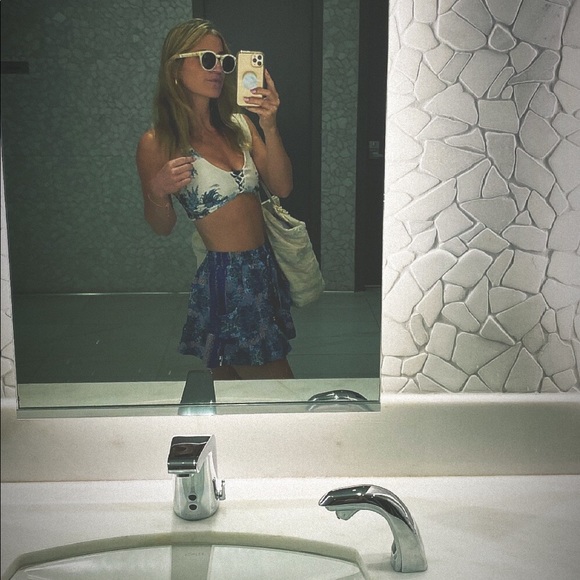 Hi! I’m Sofia ⚡️🌊✨🍨 - Picture 3 of 4